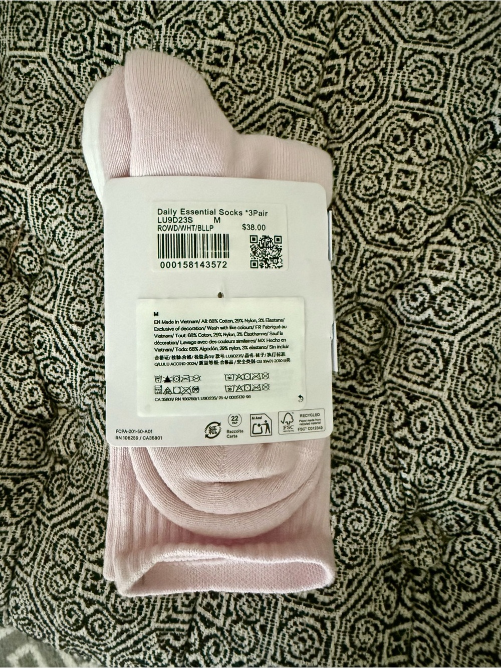 NWT Lululemon Daily Essentials Crew Socks Size M (7-9) 🍂🍁🍂 - Picture 2 of 5